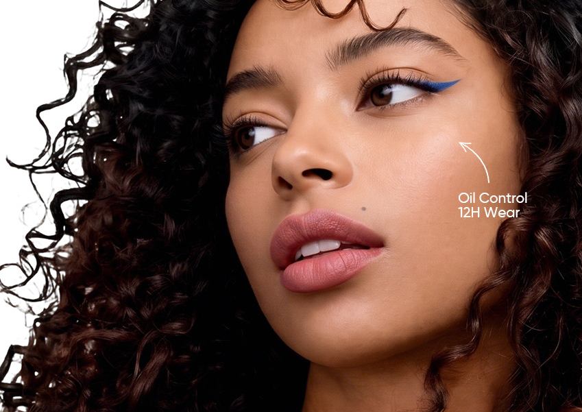 Perfect Stay Velvet Matte Cushion
