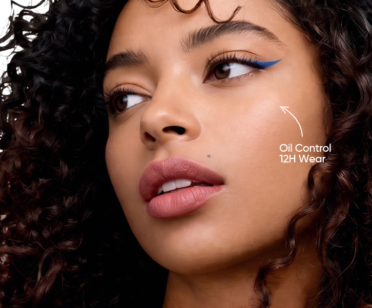 Perfect Stay Velvet Matte Cushion